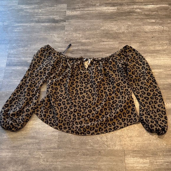 Guess Leopard Print Off-Shoulder Women's Top - Picture 1 of 2